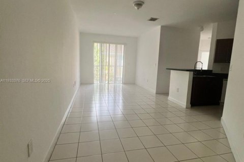 Condo in Hialeah, Florida, 3 bedrooms № 1991219 - photo 6