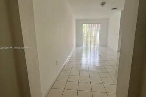 Condo in Hialeah, Florida, 3 bedrooms № 1991219 - photo 8