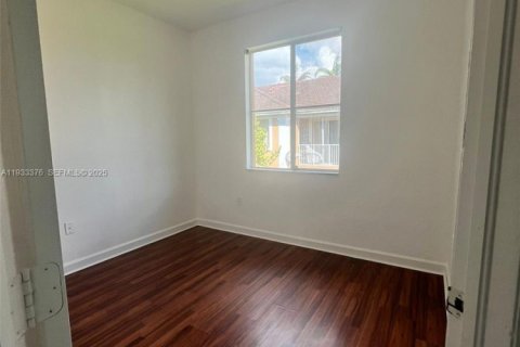 Condo in Hialeah, Florida, 3 bedrooms № 1991219 - photo 3