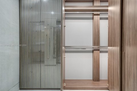 Villa ou maison à louer à Fort Lauderdale, Floride: 6 chambres, 430.32 m2 № 2046047 - photo 21