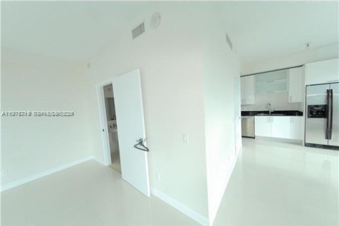 Copropriété à louer à Miami, Floride: 1 chambre, 57.6 m2 № 2040075 - photo 3