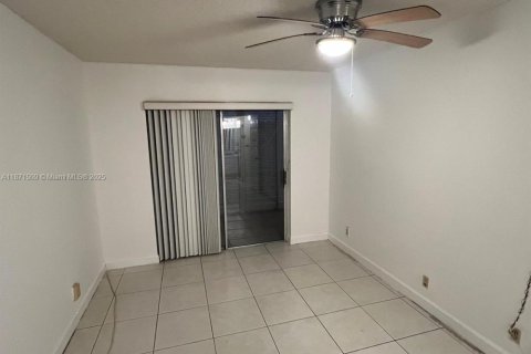 Apartment in Palm Springs, Florida 2 bedrooms, 77.67 sq.m. № 1928347 - photo 19