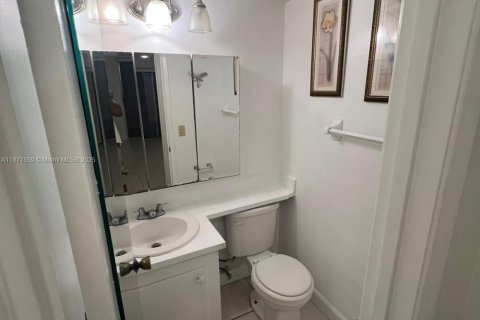 Apartment in Palm Springs, Florida 2 bedrooms, 77.67 sq.m. № 1928347 - photo 15