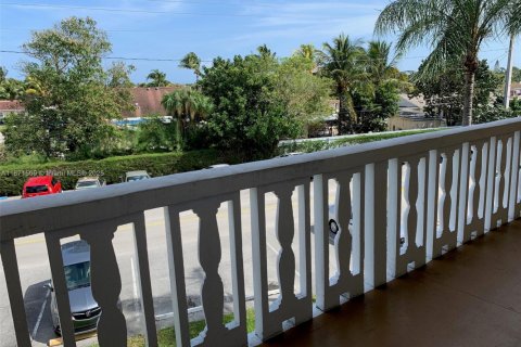 Apartment in Palm Springs, Florida 2 bedrooms, 77.67 sq.m. № 1928347 - photo 7