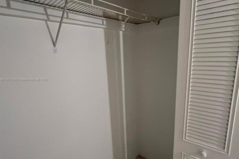 Apartment in Palm Springs, Florida 2 bedrooms, 77.67 sq.m. № 1928347 - photo 12