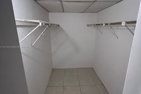 Apartment in Palm Springs, Florida 2 bedrooms, 77.67 sq.m. № 1928347 - photo 10