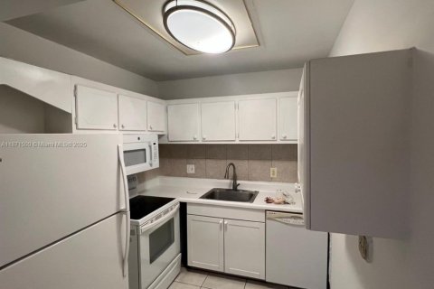 Apartment in Palm Springs, Florida 2 bedrooms, 77.67 sq.m. № 1928347 - photo 9