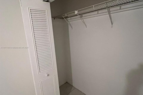 Apartment in Palm Springs, Florida 2 bedrooms, 77.67 sq.m. № 1928347 - photo 16