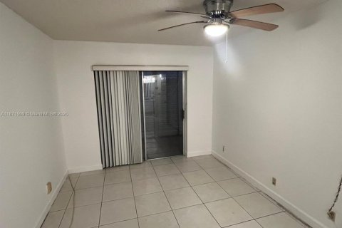 Apartment in Palm Springs, Florida 2 bedrooms, 77.67 sq.m. № 1928347 - photo 14