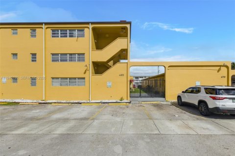 Снять в аренду квартиру в Хайалиа, Флорида 2 спальни, 55.74м2, № 2004911 - фото 14