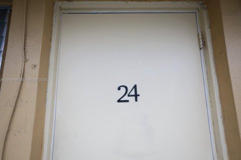 Снять в аренду квартиру в Хайалиа, Флорида 2 спальни, 55.74м2, № 2004911 - фото 15