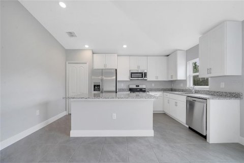 Casa en venta en Kissimmee, Florida, 4 dormitorios, 151.8 m2 № 1567575 - foto 12