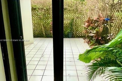 Copropriété à vendre à Miami, Floride: 2 chambres, 112.78 m2 № 1966638 - photo 12