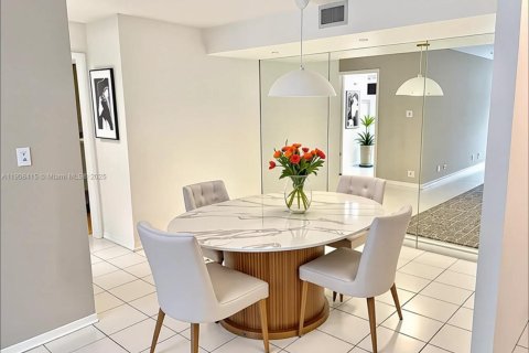 Copropriété à vendre à Miami, Floride: 2 chambres, 112.78 m2 № 1966638 - photo 10