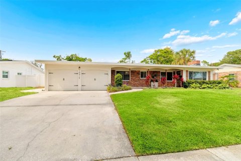 House in Tampa, Florida 3 bedrooms, 162.11 sq.m. № 2102977