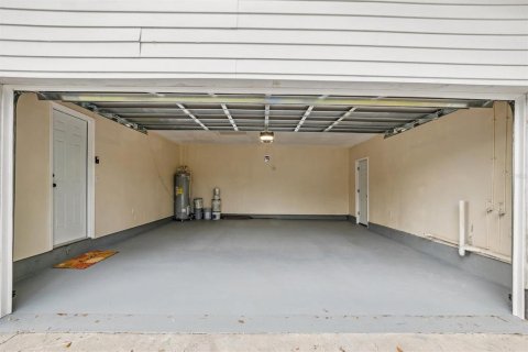 House in Plant City, Florida 3 bedrooms, 157.47 sq.m. № 1917466 - photo 13