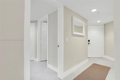 Condo in Fort Lauderdale, Florida, 2 bedrooms  № 2079494 - photo 11