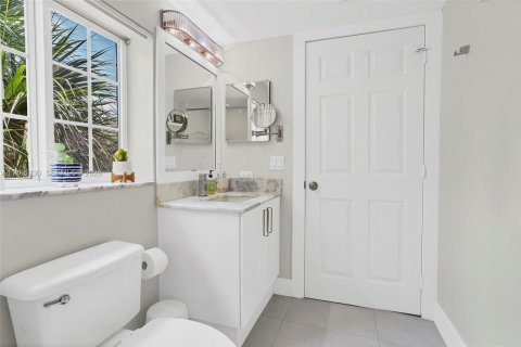 Condo in Fort Lauderdale, Florida, 2 bedrooms  № 2079494 - photo 25