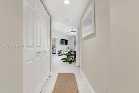 Condo in Fort Lauderdale, Florida, 2 bedrooms  № 2079494 - photo 14