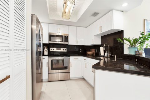 Condo in Fort Lauderdale, Florida, 2 bedrooms  № 2079494 - photo 10
