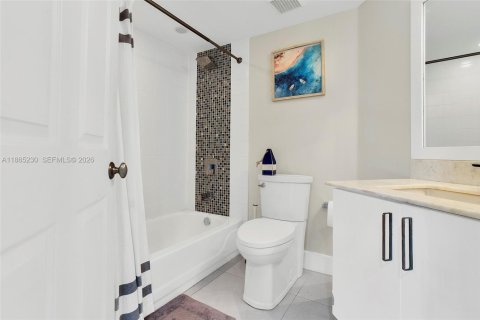 Condo in Fort Lauderdale, Florida, 2 bedrooms  № 2079494 - photo 18