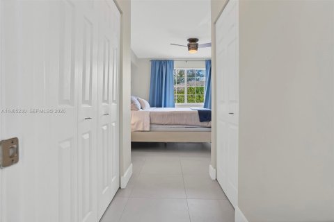 Condo in Fort Lauderdale, Florida, 2 bedrooms  № 2079494 - photo 26