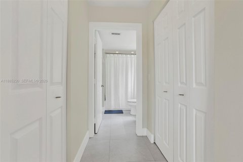 Condo in Fort Lauderdale, Florida, 2 bedrooms  № 2079494 - photo 23