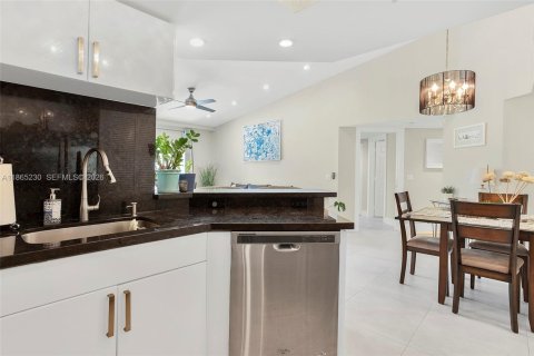 Condo in Fort Lauderdale, Florida, 2 bedrooms  № 2079494 - photo 7
