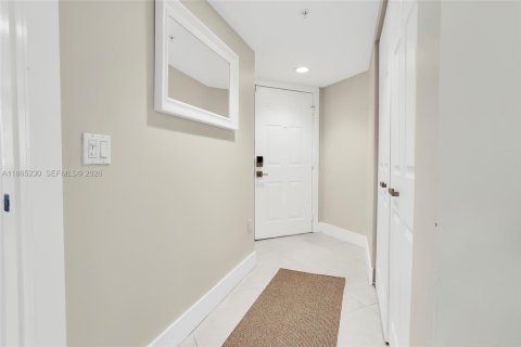 Condo in Fort Lauderdale, Florida, 2 bedrooms  № 2079494 - photo 12