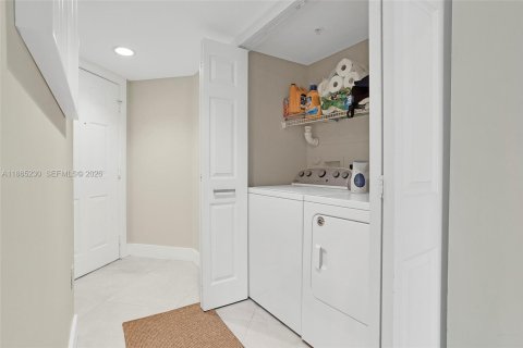 Condo in Fort Lauderdale, Florida, 2 bedrooms  № 2079494 - photo 13