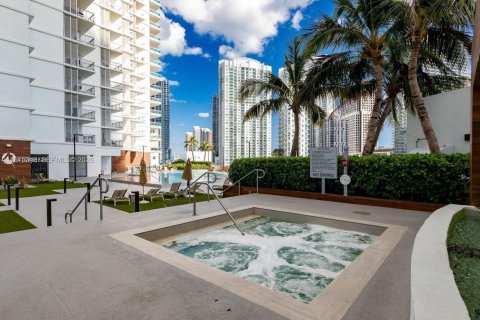 Condominio en alquiler en Miami, Florida, 1 dormitorio, 68.75 m2 № 2041391 - foto 27