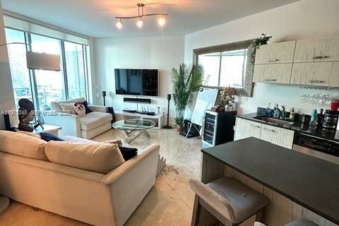 Condominio en alquiler en Miami, Florida, 1 dormitorio, 68.75 m2 № 2041391 - foto 7
