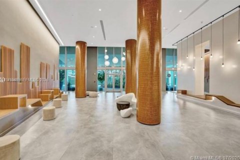 Condominio en alquiler en Miami, Florida, 1 dormitorio, 68.75 m2 № 2041391 - foto 3