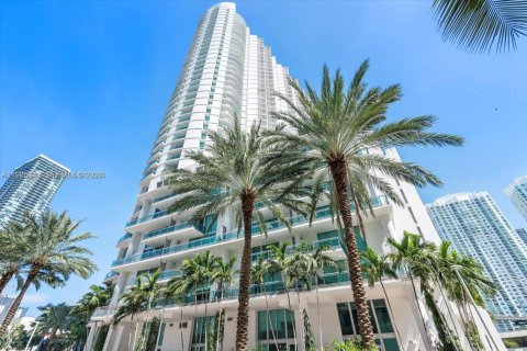 Condominio en alquiler en Miami, Florida, 1 dormitorio, 68.75 m2 № 2041391 - foto 1