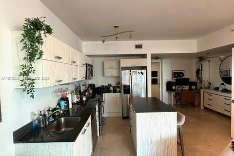 Condominio en alquiler en Miami, Florida, 1 dormitorio, 68.75 m2 № 2041391 - foto 6