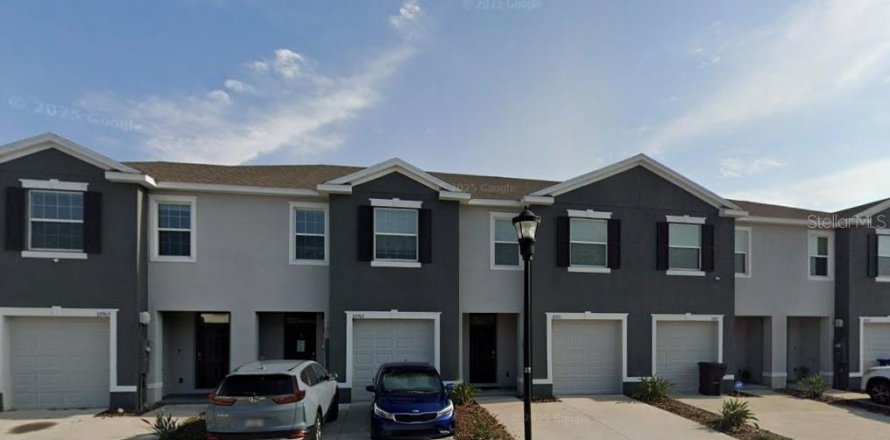 Townhouse in Wesley Chapel, Florida 3 bedrooms, 155.43 sq.m. № 2302237