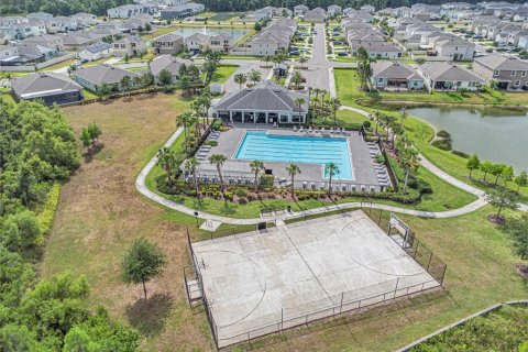 Townhouse in Wesley Chapel, Florida 3 bedrooms, 155.43 sq.m. № 2302237 - photo 24