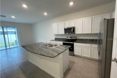 Townhouse in Wesley Chapel, Florida 3 bedrooms, 155.43 sq.m. № 2302237 - photo 5