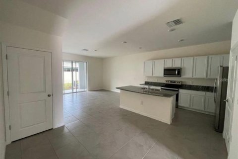 Townhouse in Wesley Chapel, Florida 3 bedrooms, 155.43 sq.m. № 2302237 - photo 12