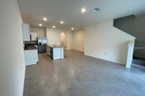 Townhouse in Wesley Chapel, Florida 3 bedrooms, 155.43 sq.m. № 2302237 - photo 6