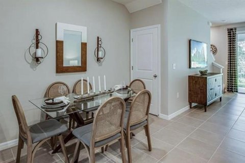 Townhouse in Wesley Chapel, Florida 3 bedrooms, 155.43 sq.m. № 2302237 - photo 3
