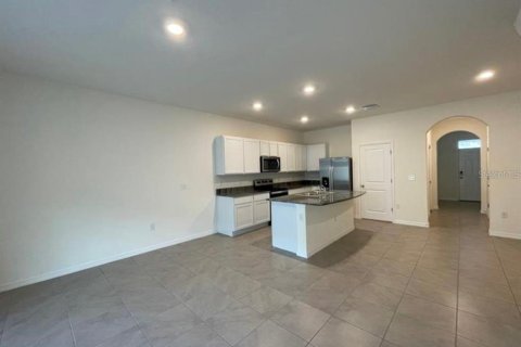 Townhouse in Wesley Chapel, Florida 3 bedrooms, 155.43 sq.m. № 2302237 - photo 9