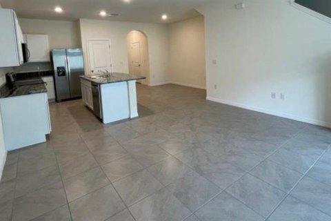 Townhouse in Wesley Chapel, Florida 3 bedrooms, 155.43 sq.m. № 2302237 - photo 4