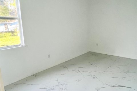 House in Miami, Florida 4 bedrooms, 164.9 sq.m. № 1826020 - photo 7