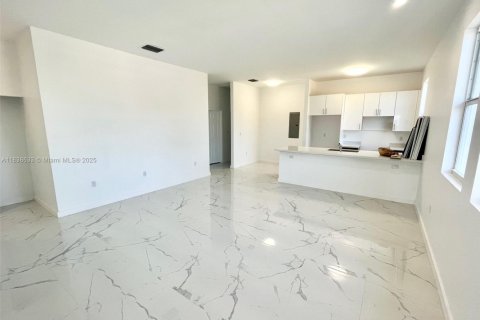 House in Miami, Florida 4 bedrooms, 164.9 sq.m. № 1826020 - photo 3