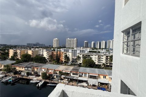 Copropriété à vendre à North Miami Beach, Floride: 3 chambres, 134.71 m2 № 2018458 - photo 16