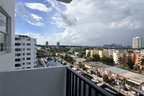 Copropriété à vendre à North Miami Beach, Floride: 3 chambres, 134.71 m2 № 2018458 - photo 17