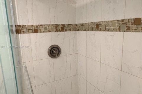 Copropriété à vendre à North Miami Beach, Floride: 3 chambres, 134.71 m2 № 2018458 - photo 10