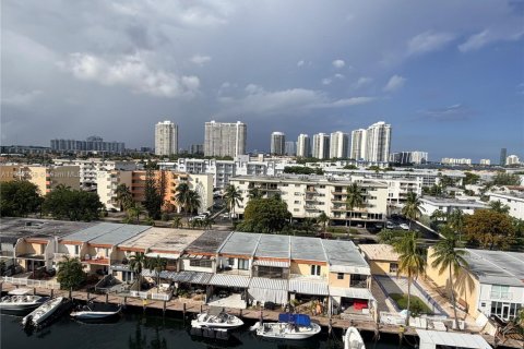 Copropriété à vendre à North Miami Beach, Floride: 3 chambres, 134.71 m2 № 2018458 - photo 18