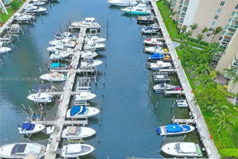 Condominio en venta en Aventura, Florida, 2 dormitorios, 160.72 m2 № 1982816 - foto 24